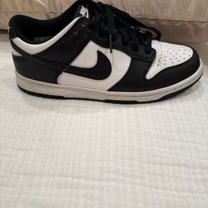 Nike Men's Classic Black and White Sneakers